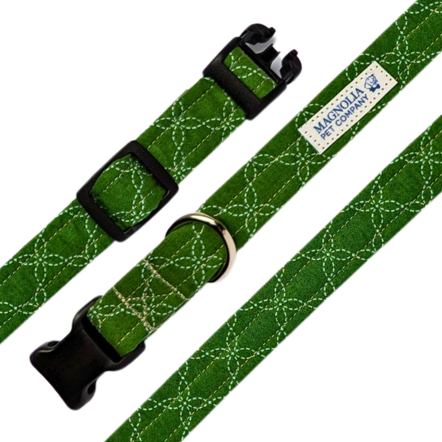 This ivy green collar is tastefully decorated with small off-white pattern
