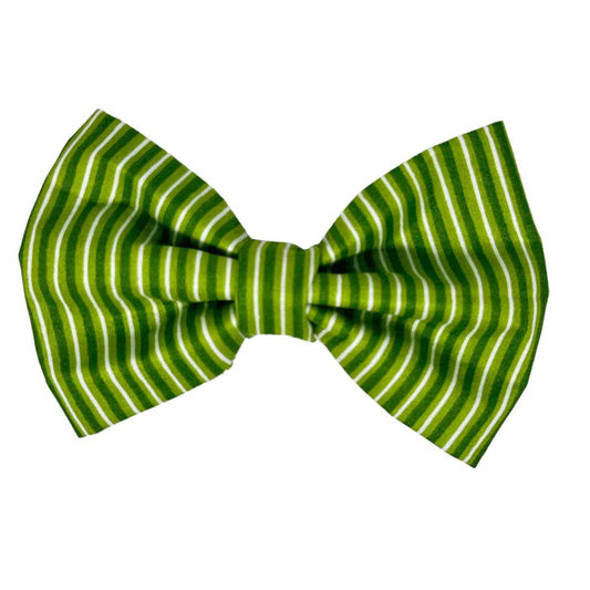 This charming dog bow tie features a delightful blend of green stripes, reminiscent of a lush, enchanted forest.