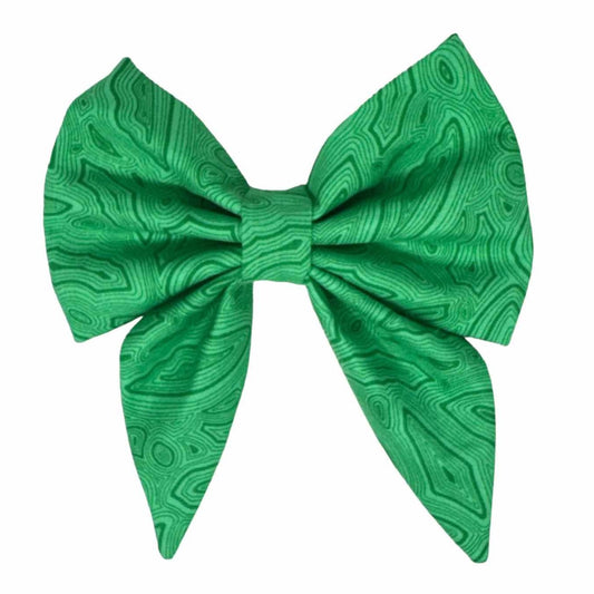 This eye-catching dog bow features a stunning malachite design pattern in vivid green hues, offering a unique and stylish flair