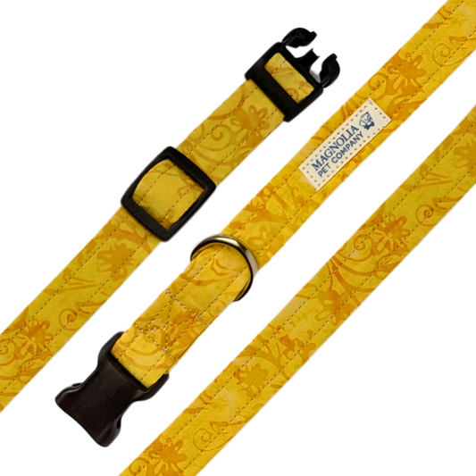 This vibrant yellow collar is elegantly accented with delicate orange lines, adding a touch of subtle sophistication