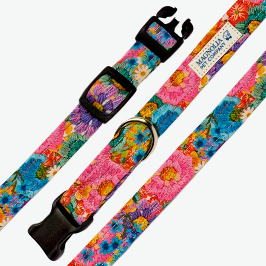 This collar features a stunning palette of bright blues, pinks, yellows, and greens, capturing the essence of a tropical summer.