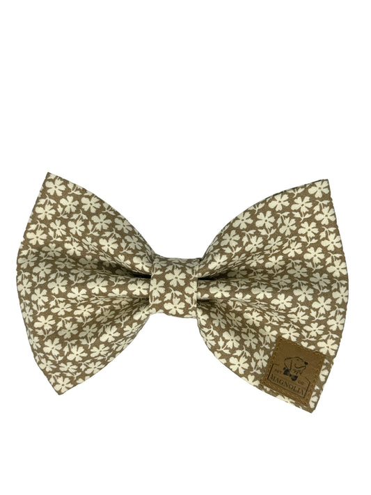 this elegant accessory features a delightful four-leaf clover-like flower pattern