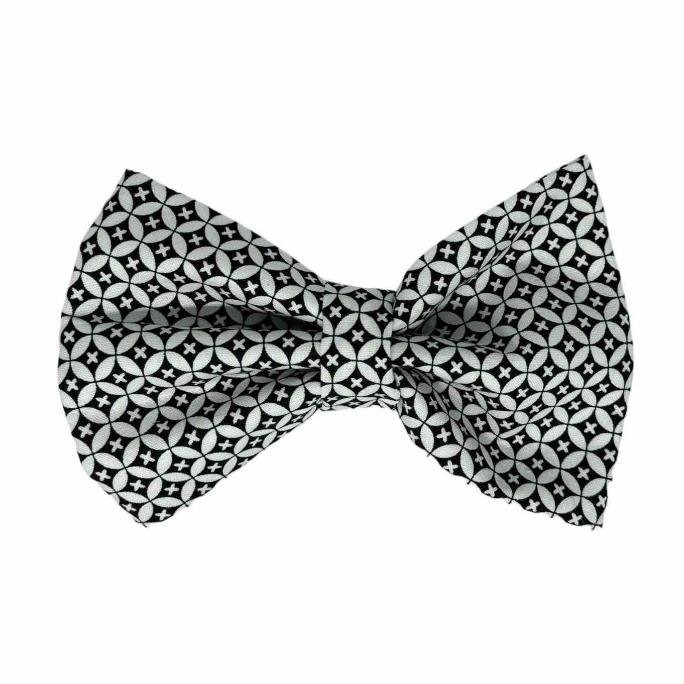Dog bow tie featuring a striking pattern of black and white geometric tiles, this bow tie exudes contemporary elegance and style.